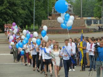 http://slobozhanska-gimnasiya2.kh.sch.in.ua/podii_gimnazii/foto/ostannij_dzvonik_2018/